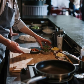 Ресторан с открытой кухней: эстетика оборудования и шум